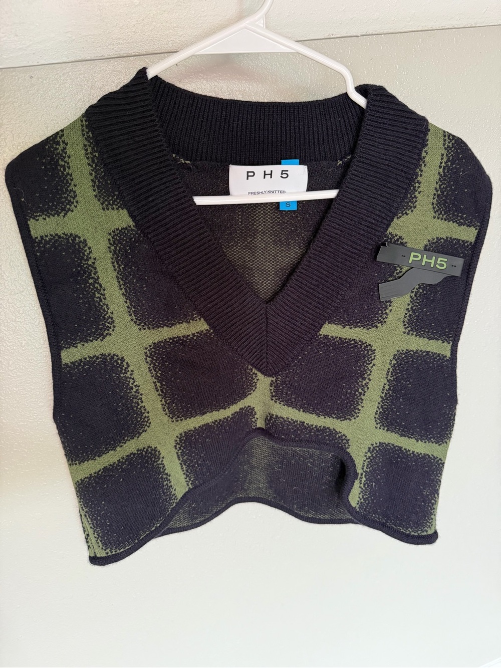 PH5 Green and Black V-Neck Knit Vest with Check Pattern